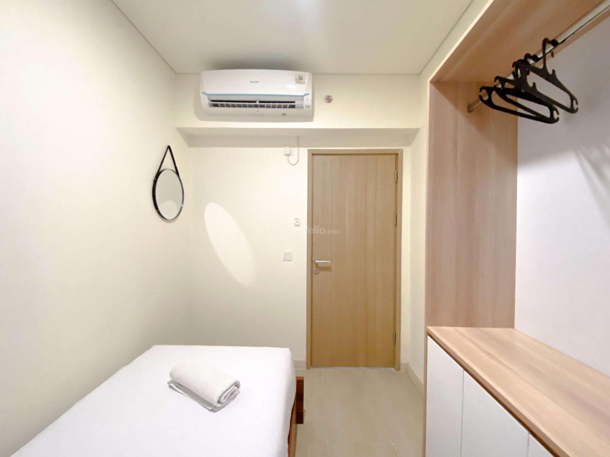 Homey 2Br With Work Space At Meikarta Apartment By Travelio Cikarang Exteriör bild