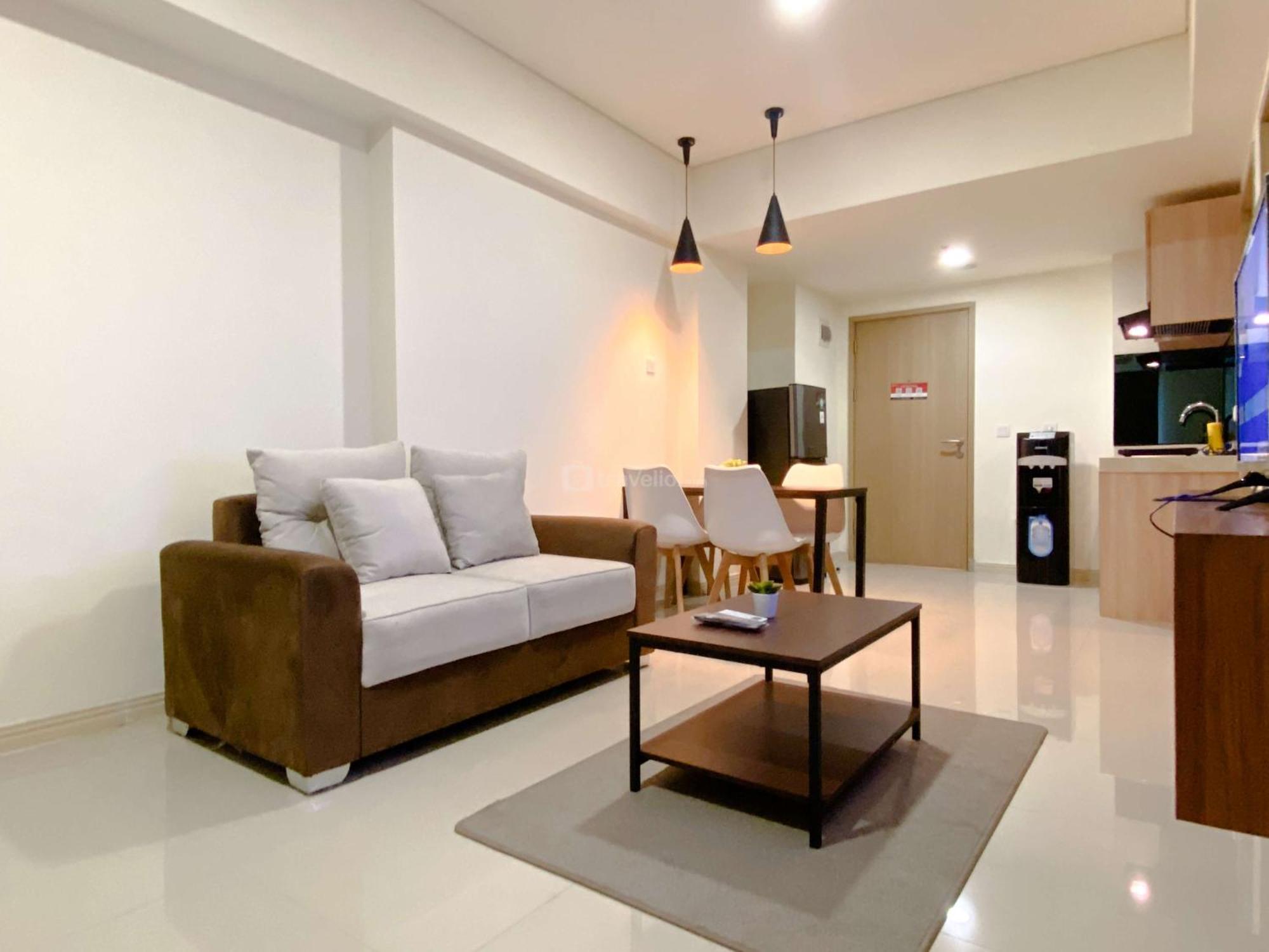 Homey 2Br With Work Space At Meikarta Apartment By Travelio Cikarang Exteriör bild